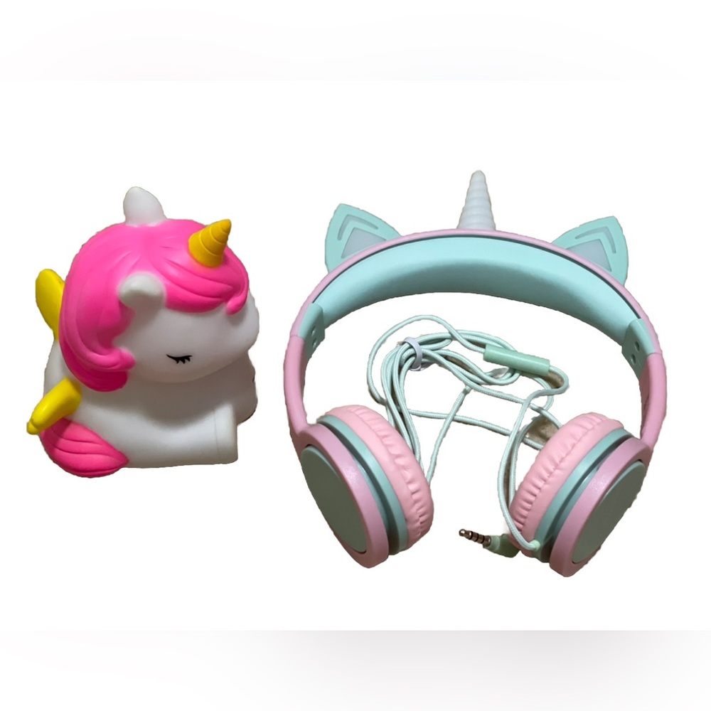 Glow Kids 2 Piece LED Unicorn Headphones & Sweet dreams Nightlight Gift Set Girl
